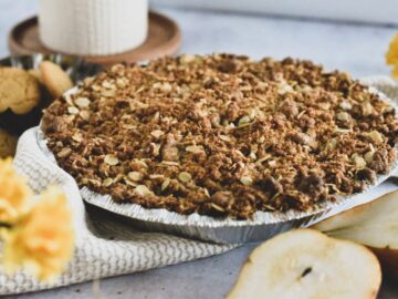 Chai-Spiced Pear Pie with Gingersnap Crumble